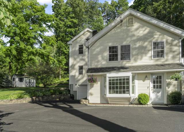 Property at 10 Lakeview Ter, Newtown, CT 06482, 3 beds, 2 baths