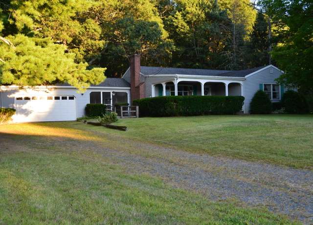Property at 552 Stone Rd, Windsor, CT 06095, 3 beds, 1 bath