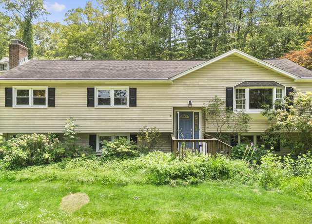 Property at 51 Ole Musket Ln, Danbury, CT 06810, 3 beds, 2.5 baths