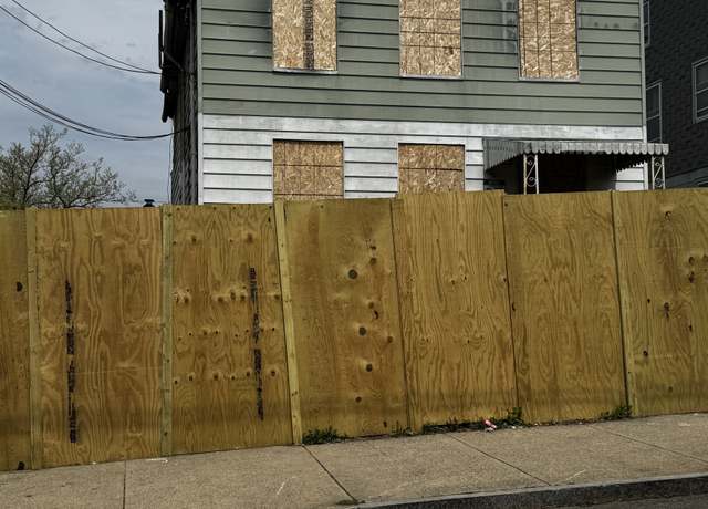 Property at 85 Pierpont St, New Haven, CT 06513, 4 beds, 2 baths