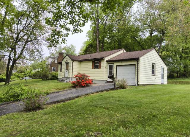 Property at 28 Entrance Rd, Milford, CT 06460, 2 beds, 1 bath