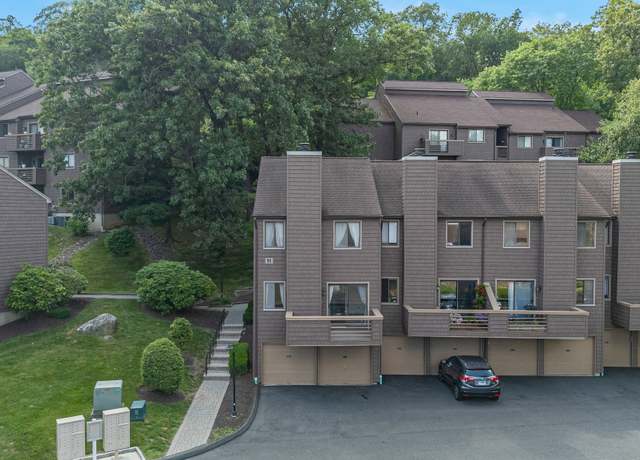 Property at 166 Old Brookfield Rd Unit 11-1, Danbury, CT 06811, 2 beds, 1.5 baths