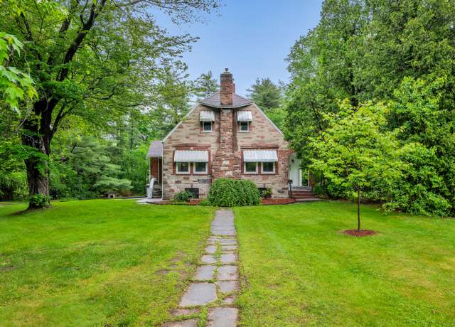 Property at 242 Park Ave, Bloomfield, CT 06002, 4 beds, 2 baths