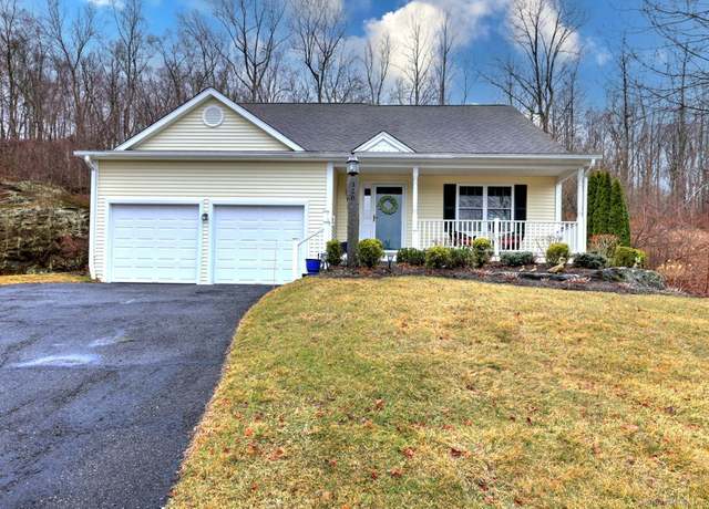 Property at 326 Spruce Hill Dr #326, Oxford, CT 06478, 2 beds, 2.5 baths