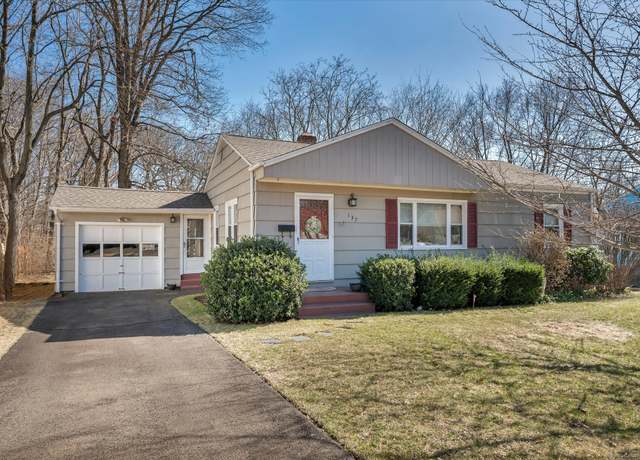 Property at 137 W Side Dr, Hamden, CT 06514, 2 beds, 1.5 baths