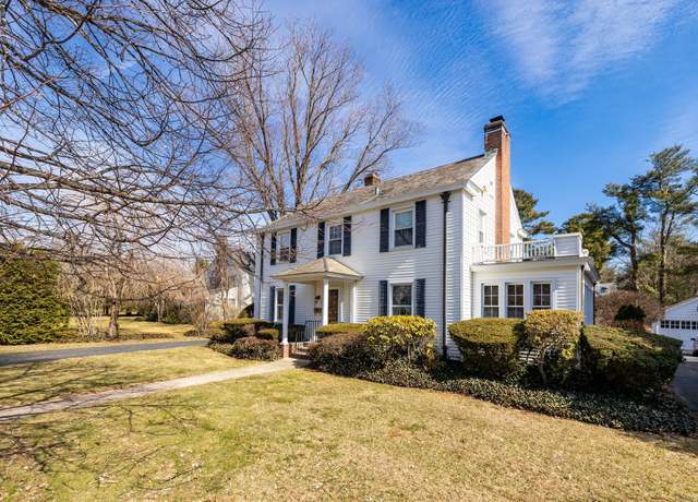 Property at 63 Brookside Dr, Hamden, CT 06517, 5 beds, 1.5 baths