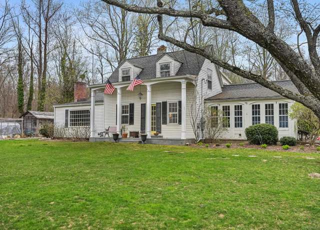 Property at 2214 Huntington Tpke, Trumbull, CT 06611, 3 beds, 1.5 baths