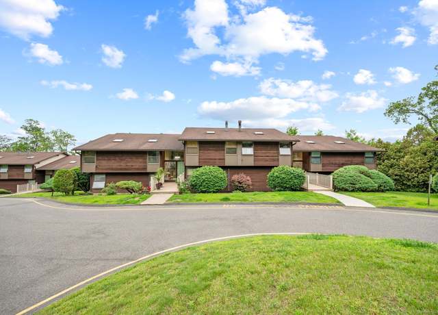 Property at 113E Country Squire Dr Unit 113E, Cromwell, CT 06416, 2 beds, 1 bath