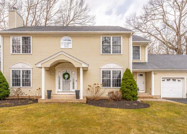 Property at 137 Duncaster Rd, Bloomfield, CT 06002, 3 beds, 3.5 baths
