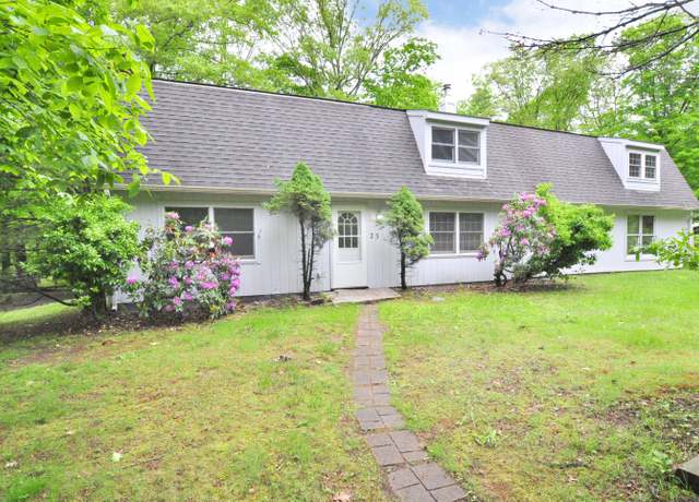 Property at 543 Kettletown Rd, Southbury, CT 06488, 5 beds, 2.5 baths