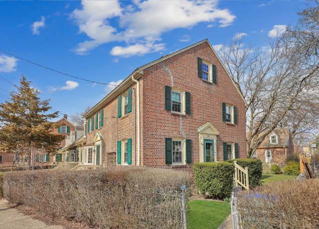 Property at 128 Alsace St, Bridgeport, CT 06604, 2 beds, 1 bath