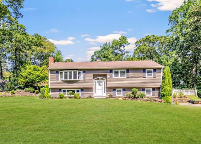 Property at 30 Cali Dr, Shelton, CT 06484, 3 beds, 1.5 baths