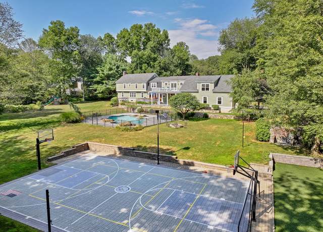 Property at 545 Shrub Oak Ln, Fairfield, CT 06824, 5 beds, 3.5 baths