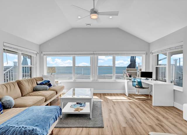 Property at 212 Morgan Ave, East Haven, CT 06512, 2 beds, 1.5 baths