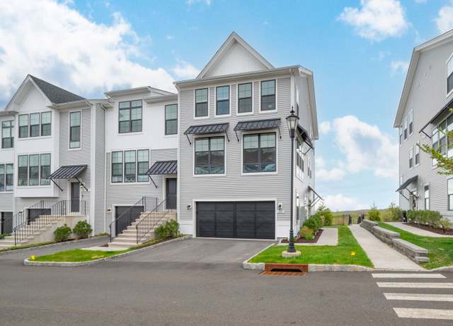 Property at 137 Brentwood Cir #137, Danbury, CT 06810, 3 beds, 2.5 baths