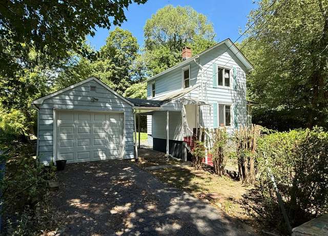 Property at 17 City Mills Ln, Waterbury, CT 06704, 2 beds, 1.5 baths