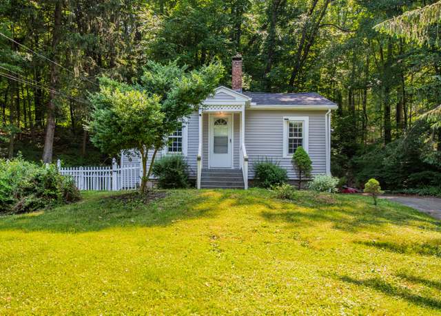 Property at 108 Knox Ave, Killingly, CT 06239, 2 beds, 1 bath