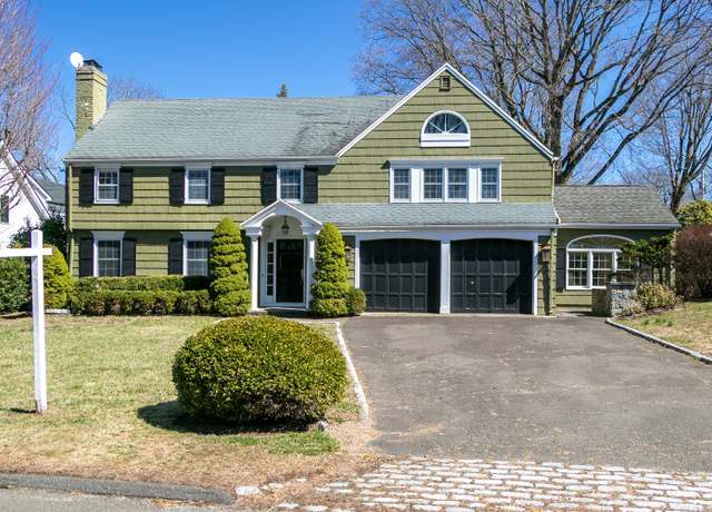 Property at 131 Sasco Hill Rd, Fairfield, CT 06824, 4 beds, 2.5 baths