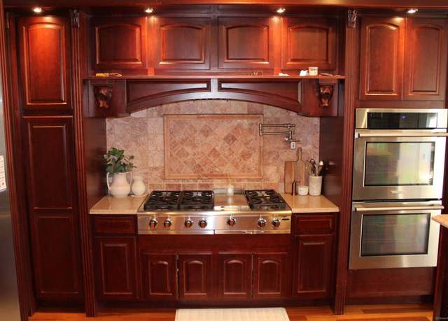 Property at 1461 Bunker Hill Rd, Watertown, CT 06795, 4 beds, 3.5 baths