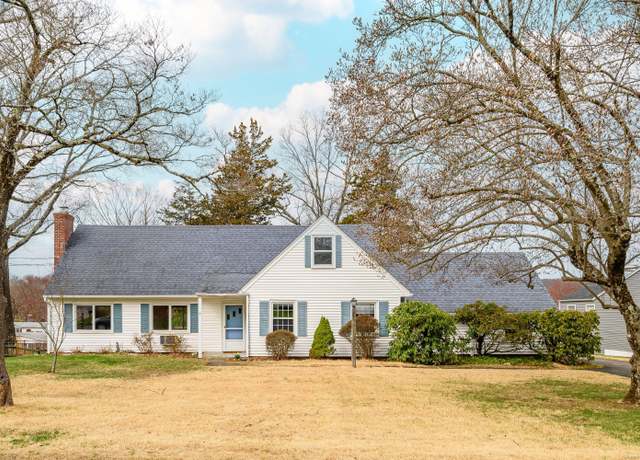 Property at 6 Crestwood Dr, Danbury, CT 06811, 3 beds, 2 baths