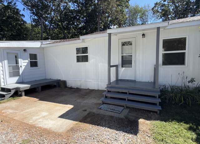 Property at 133 W Main St Trlr A9, Clinton, CT 06413, 3 beds, 1 bath