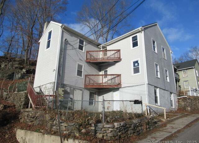 Property at 12 N Cliff St, Norwich, CT 06360, 7 beds, 3 baths