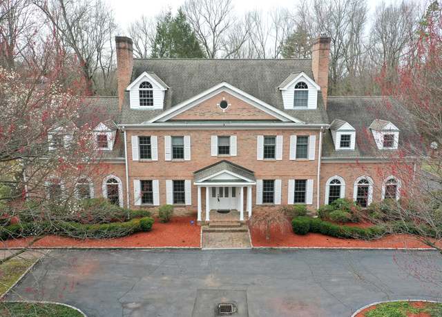 Property at 137 Talcott Notch Rd, Farmington, CT 06032, 5 beds, 4.5 baths