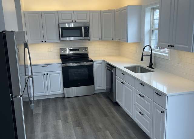Property at 160 Stonefield Dr #19, Waterbury, CT 06705, 3 beds, 1.5 baths