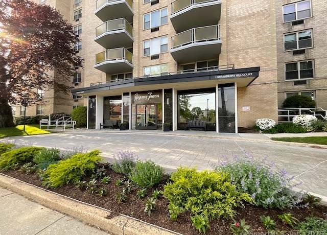 Property at 1 Strawberry Hill Ct Unit 7D, Stamford, CT 06902, 1 bed, 1.5 baths