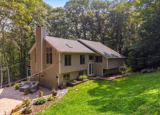 Property at 2 Round Hill Rd, Shelton, CT 06484, 3 beds, 2.5 baths