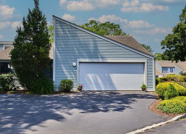 Property at 115 Harvest Cmns #115, Westport, CT 06880, 2 beds, 2 baths