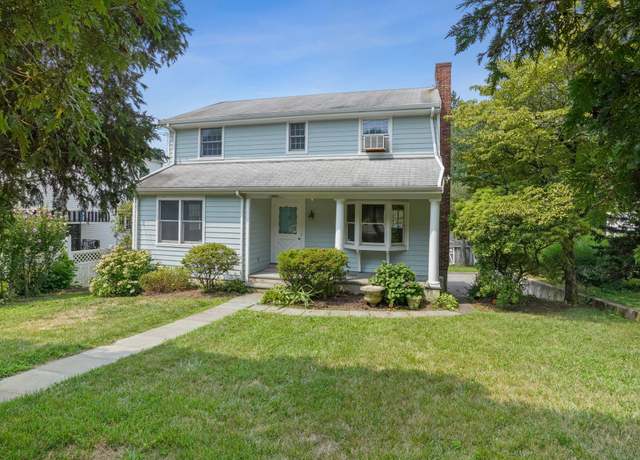 Property at 191 Hollow Tree Ridge Rd, Darien, CT 06820, 3 beds, 2 baths