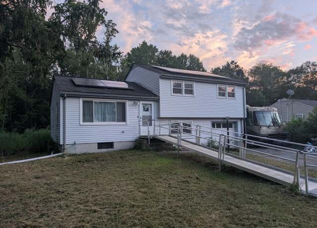 Property at 6 Village Dr, Ledyard, CT 06339, 3 beds, 1 bath