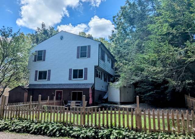 Property at 32 Rocky Glen Rd, Danbury, CT 06810, 5 beds, 2 baths