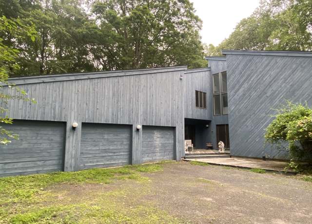 Property at 11 Winding Brook Rd, Newtown, CT 06470, 4 beds, 2.5 baths