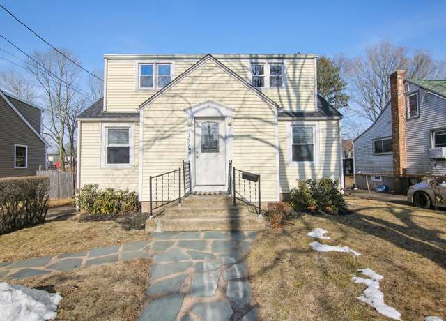 Property at 157 Saltonstall Pkwy, East Haven, CT 06512, 4 beds, 2 baths