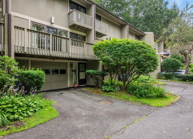 Property at 48 Clubhouse Dr #48, Woodbury, CT 06798, 2 beds, 2.5 baths