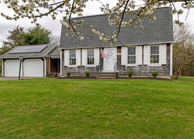 Property at 176 Highmeadow Ln, Middletown, CT 06457, 3 beds, 2 baths
