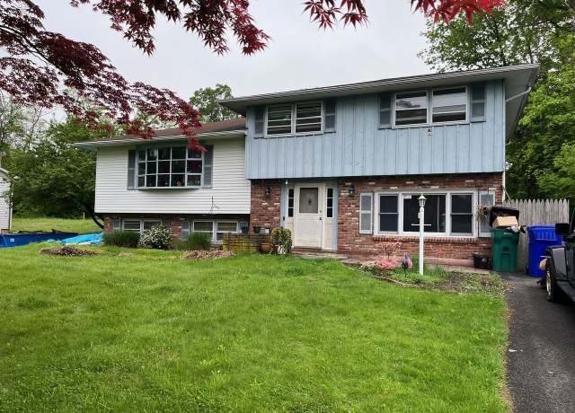 Property at 5 Rogers Dr, Danbury, CT 06811, 3 beds, 1.5 baths