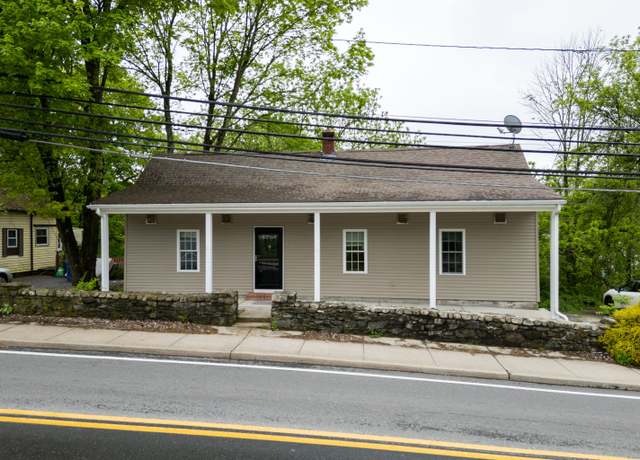 Property at 17 Main St, Plainfield, CT 06374, 2 beds, 3 baths