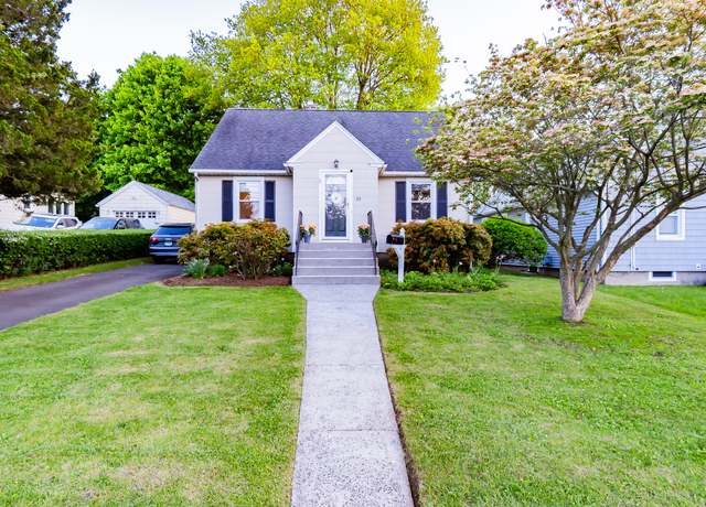 Property at 169 Laughlin Rd E, Stratford, CT 06614, 3 beds, 1 bath