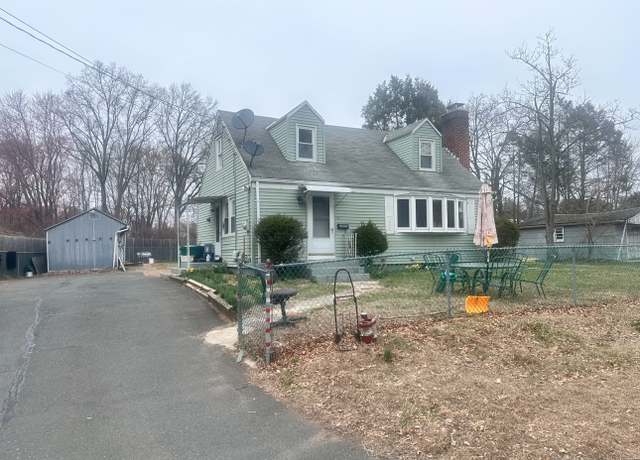 Property at 18 Walsh St, Bloomfield, CT 06002, 5 beds, 2.5 baths