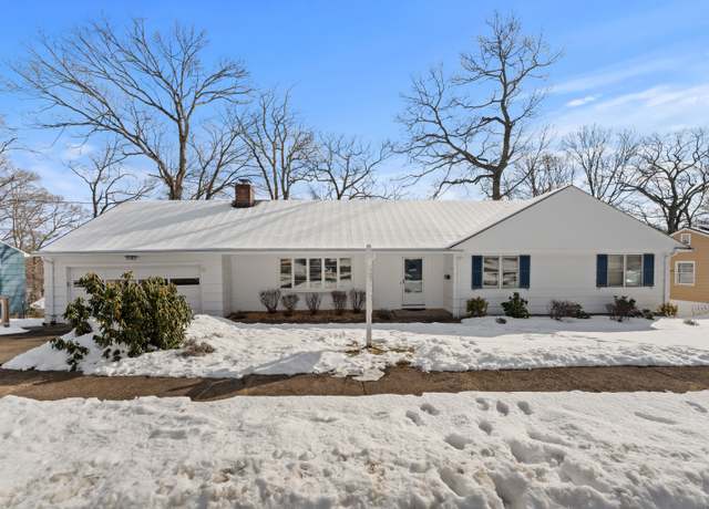Property at 114 Whittier Rd, New Haven, CT 06515, 3 beds, 2.5 baths