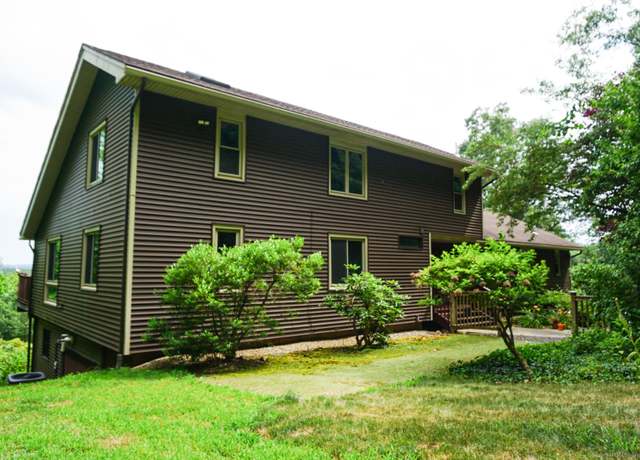 Property at 1450 Mount Carmel Ave, Hamden, CT 06518, 4 beds, 3 baths