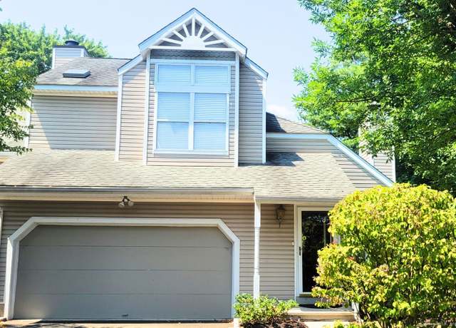 Property at 162 Colonial Rd Apt 1, Stamford, CT 06906, 2 beds, 2.5 baths