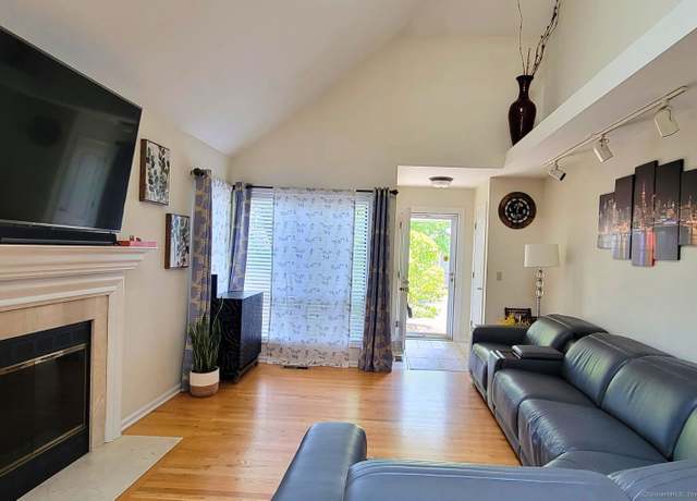Property at 162 Colonial Rd Apt 1, Stamford, CT 06906, 2 beds, 2.5 baths