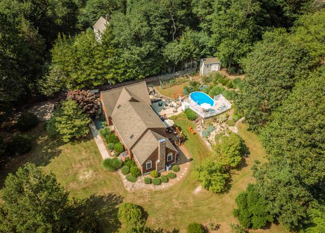Property at 101 Walnut Hill Rd, East Lyme, CT 06333, 4 beds, 3.5 baths