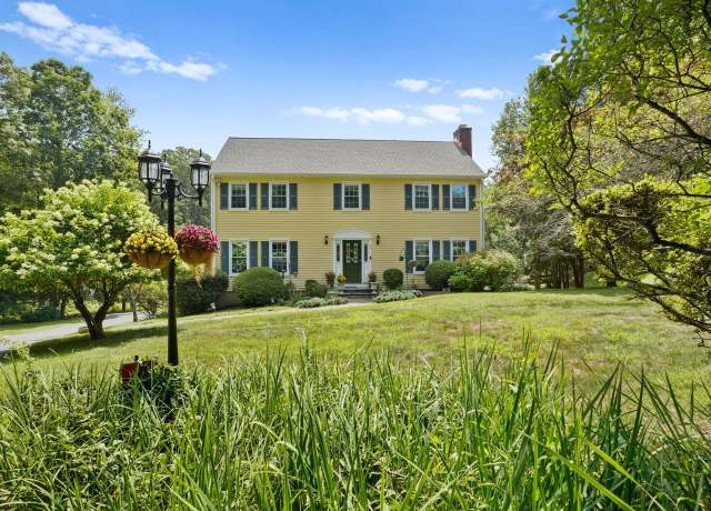 Property at 239 E Hunting Ridge Rd, Stamford, CT 06903, 4 beds, 2.5 baths