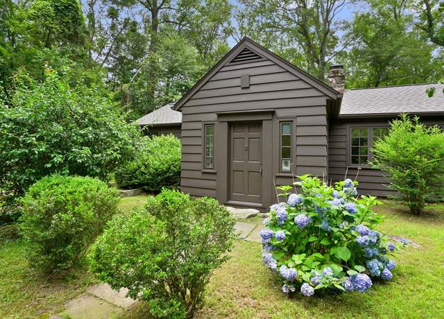 Property at 25 Vista Rd, Wilton, CT 06897, 2 beds, 2 baths