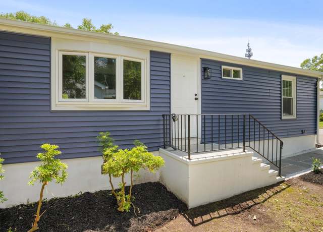 Property at 28 Crescent Park Rd, Westport, CT 06880, 3 beds, 2 baths